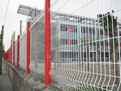 triangular wire mesh fence