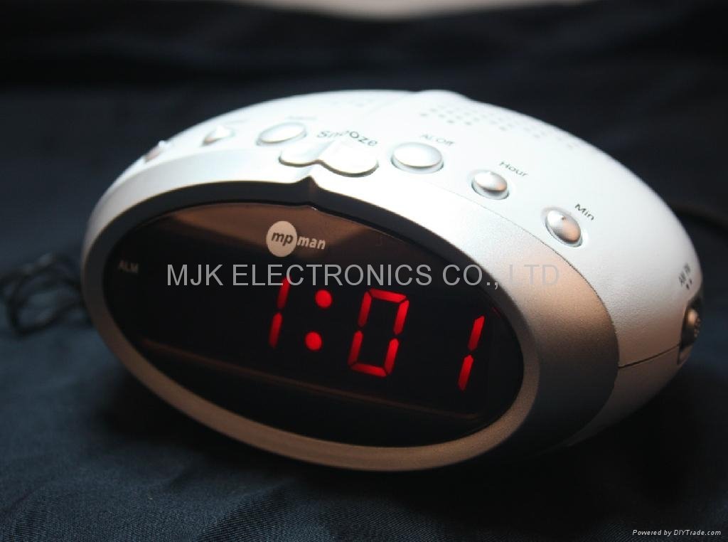 0.6" AM/FM LED Alarm Clock Radio 2