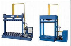 Hydraulic baling machine for woven bag