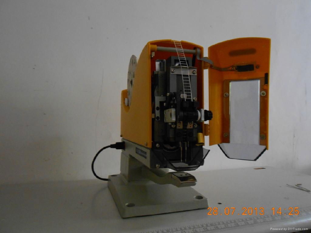 PLASTIC STAPLE ATTACHER 2