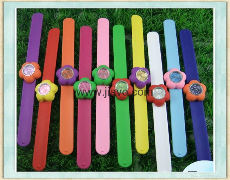 Cheap wholesale large stock silicone slap watch 4