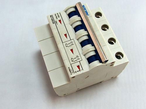 SAA assessed 800V 4p DC mini circuit breaker used in solar power system