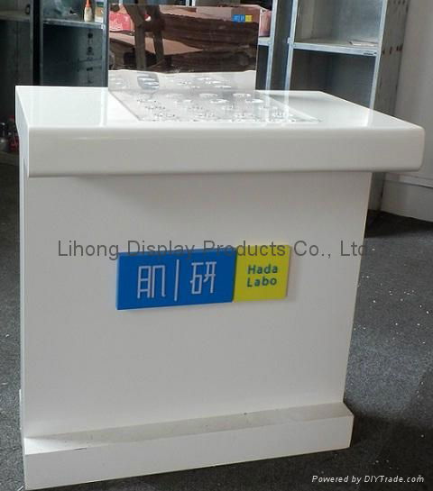 Cosmetic counter display with mirror