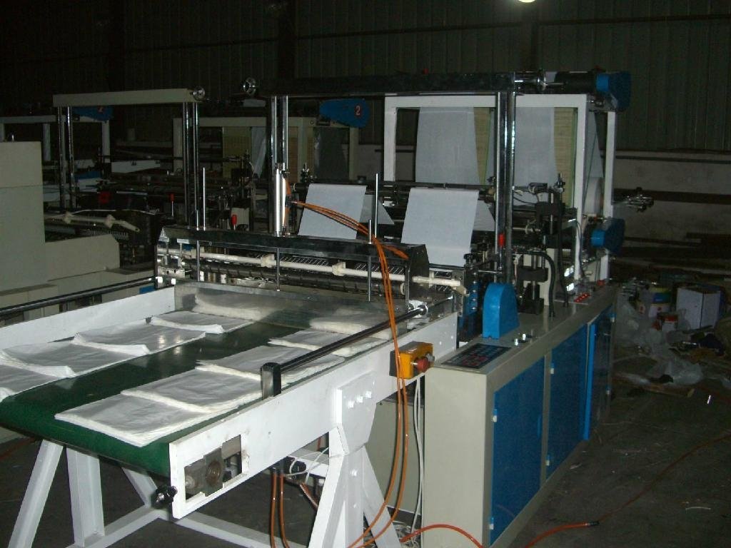 Automatic Four-Line Bottom Sealing Bag -Making Machine 3