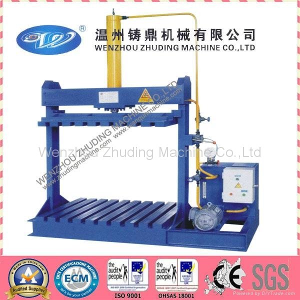 Hydraulic baling machine