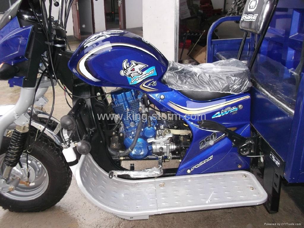 one and half passenger motor tricycle 250cc water cooling  4