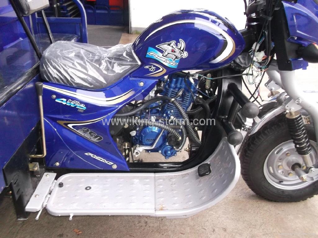 one and half passenger motor tricycle 250cc water cooling  5