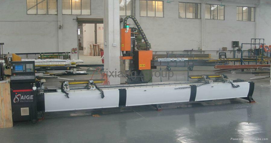 CNC centering processing machine for metal profiles