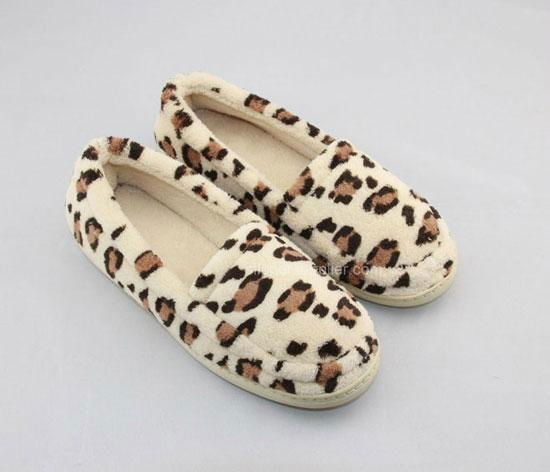 Ladies leopard microtowelling enclosed back slippers