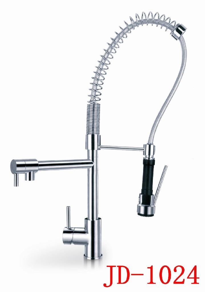 fashion design chrome plated finished kitchen faucet