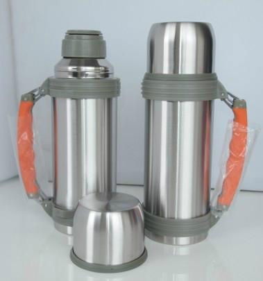 Double wall stainless steel vacuum travel pot