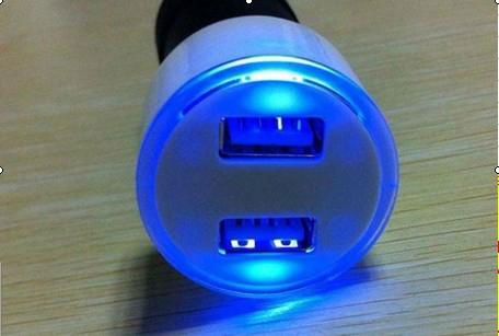 New Dual USB Car Charger for iPhone 4