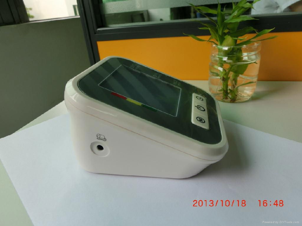 Full Automatic Digital  Blood Pressure Monitor   2