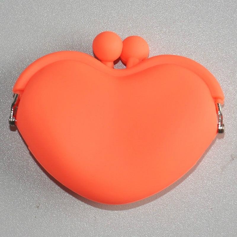Silicone mini coin purse heart shaped 2