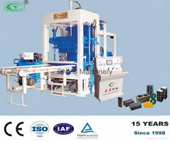 Cement brick making machine