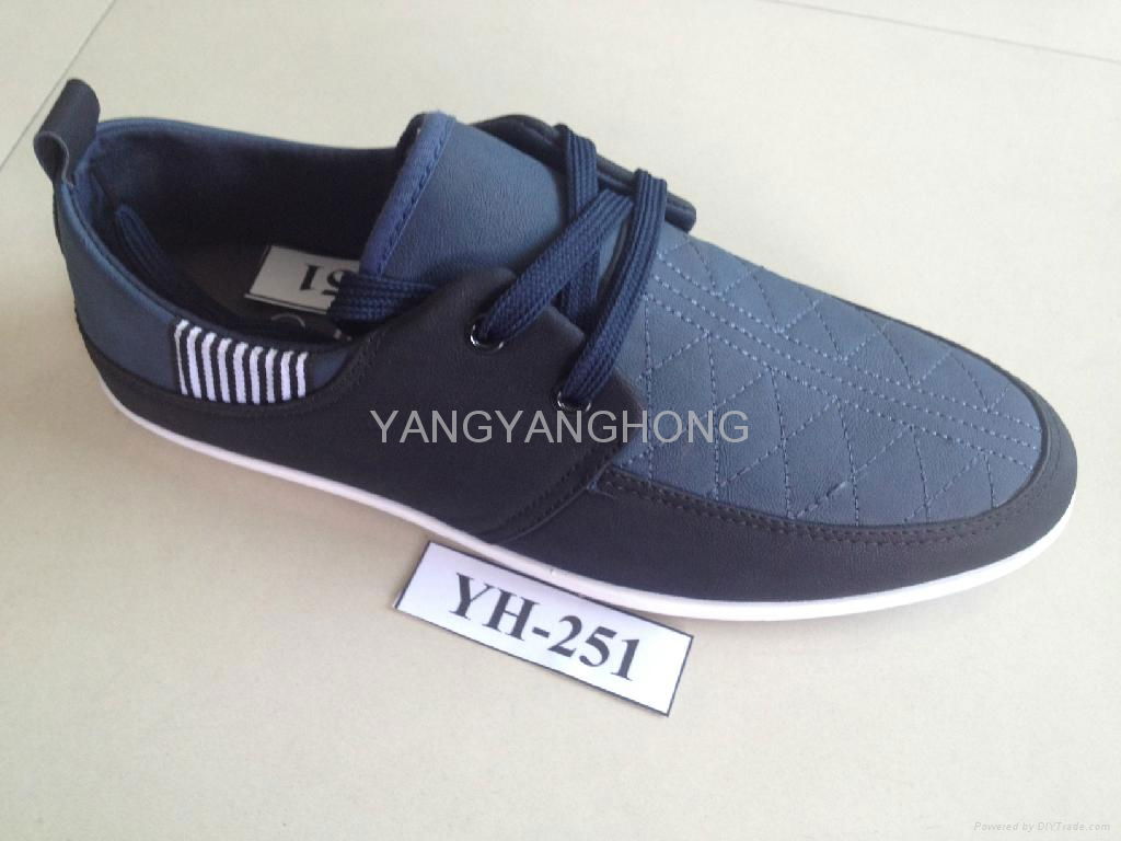 The latest PVC trade injection shoes for men in 2013 3