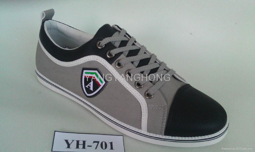 The latest PVC trade injection shoes for men in 2013 4