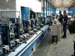 Cold roll forming machine