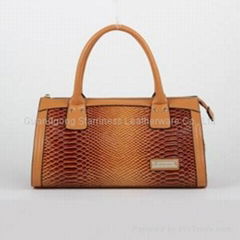 Guangzhou factory wholesale beautiful ladies bags