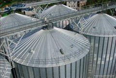 galvanized steel silo with grain storage