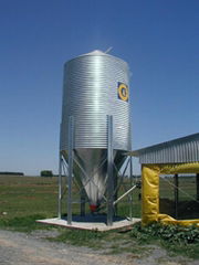 Small steel silo for animal feed storage