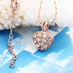 Heart Shape Golden Alloy Necklace With Shining Crystal