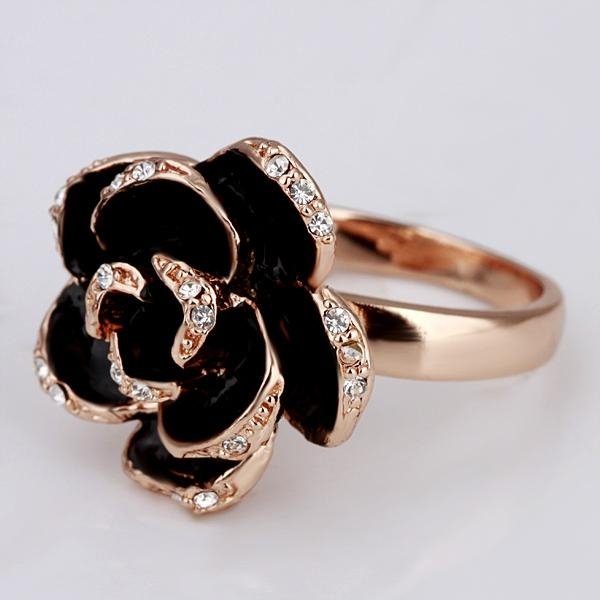 Pretty 18K Rose Pattern Ring With Shining Crystal 4