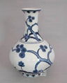 porcelain vase bule and white ceramic vase 2