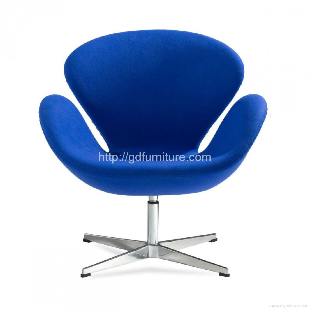 Arne Jacobse Modern fiberglass Swan chair