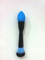 cosmetic brush