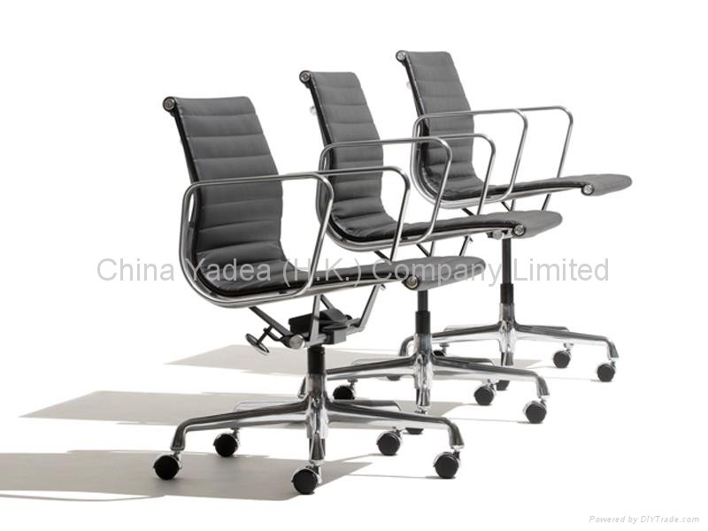 Eames Aluminum Office group chair 3