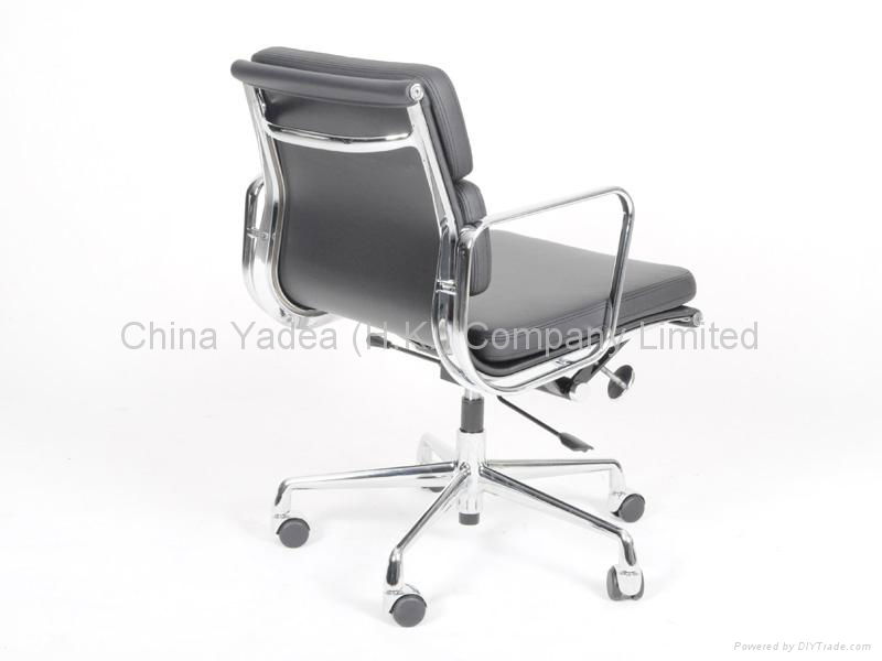 Eames softpad office group chair in aluminum 3