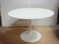 Tulip table in fiberglass 1