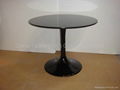 Tulip table in fiberglass 2