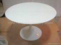 Tulip table in fiberglass 3