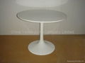 Tulip table in fiberglass 4