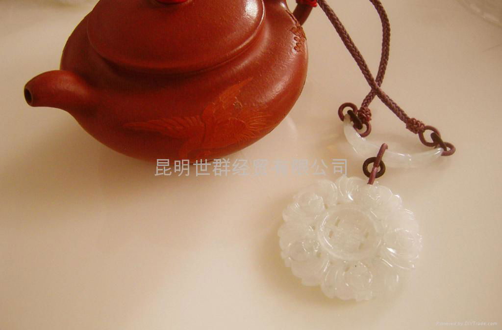 JADEITE NECKLACE 3