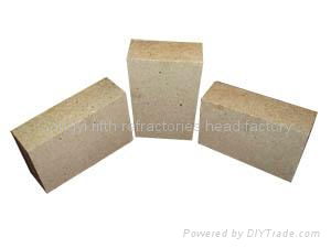 Refractory brick