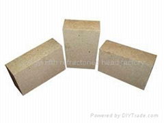 Refractory brick