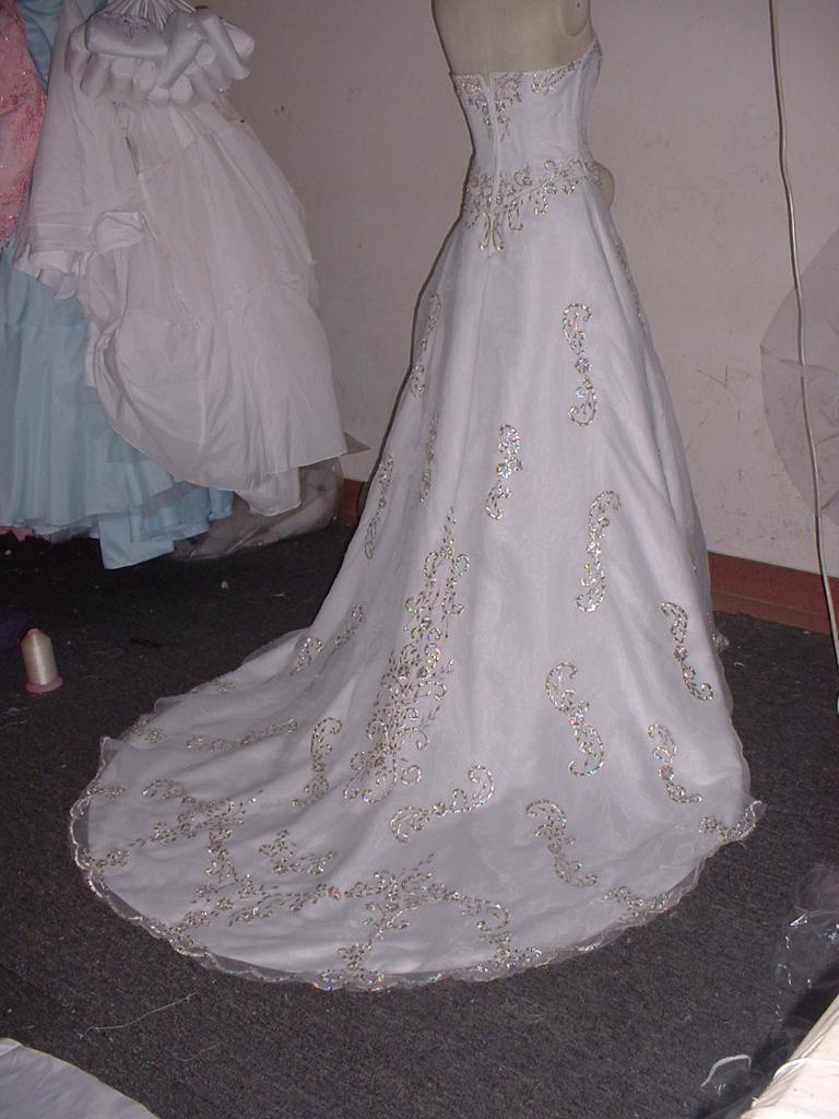  wedding  dress  bride gown evening dress  in competitive 