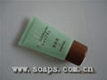 hotel amenities such as shampoo, bath gel and body lotion,body cream 2