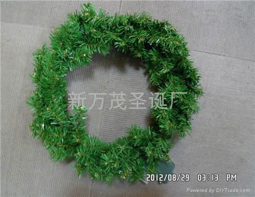 15 inches Pine wreath with 100 Tips