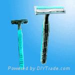 triple blade disposable razor