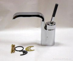 Single lever basin mixer-brass chrome