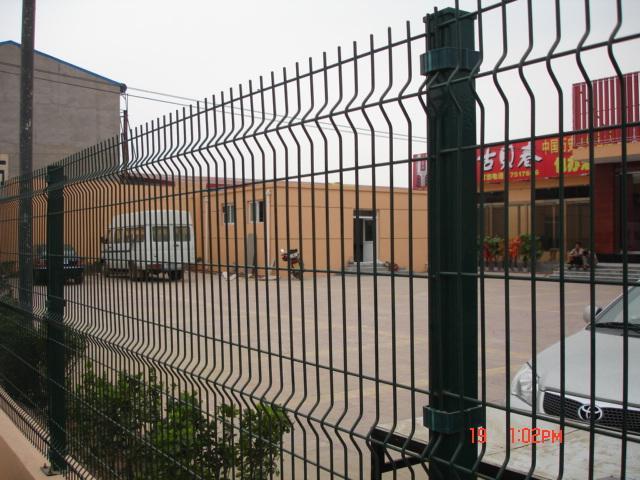 wire mesh fence