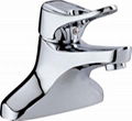 Double hole basin faucet