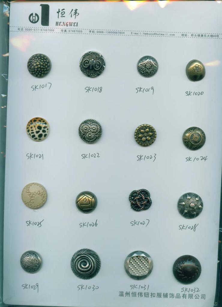 PLASTIC BUTTONS 3