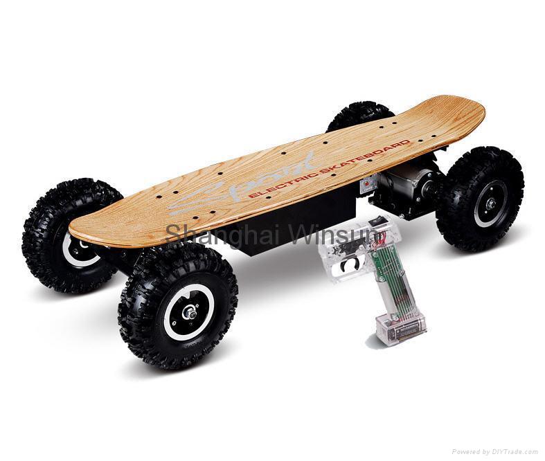 ELECTRIC SKATEBOARD WITH REMOTE CONTROLLER