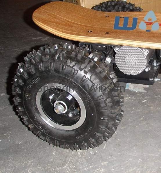 ELECTRIC SKATEBOARD WITH REMOTE CONTROLLER 2
