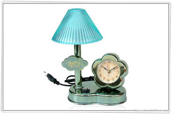 desk-lamp clock